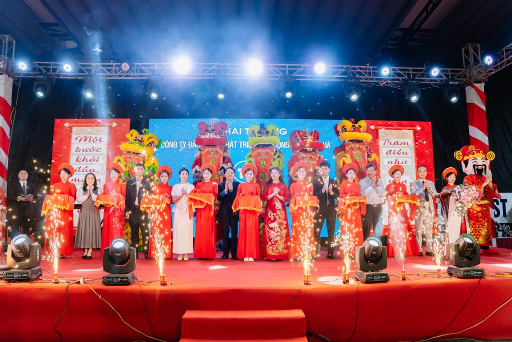 Khai trương công ty BĐS Thiên Hà